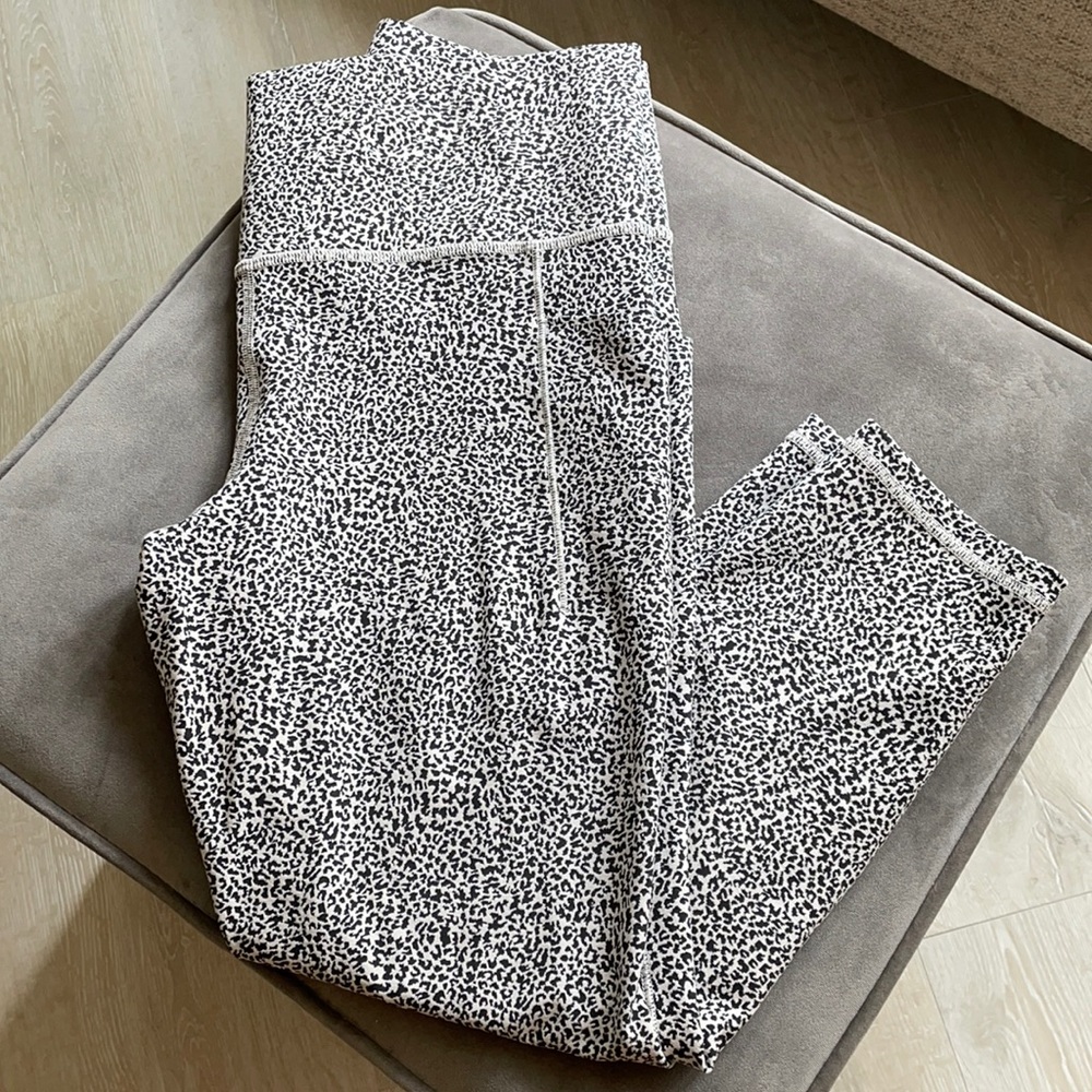 Athleta Salutation Stash II Textured Tight